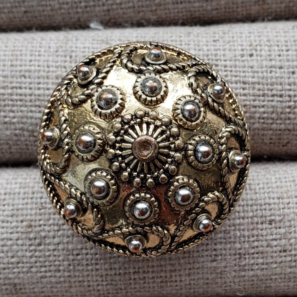 Vintage Pearlized and Brass Cocktail Ring Sz 6